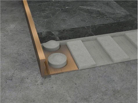 L ki gen fòm an kwiv mozayik taye